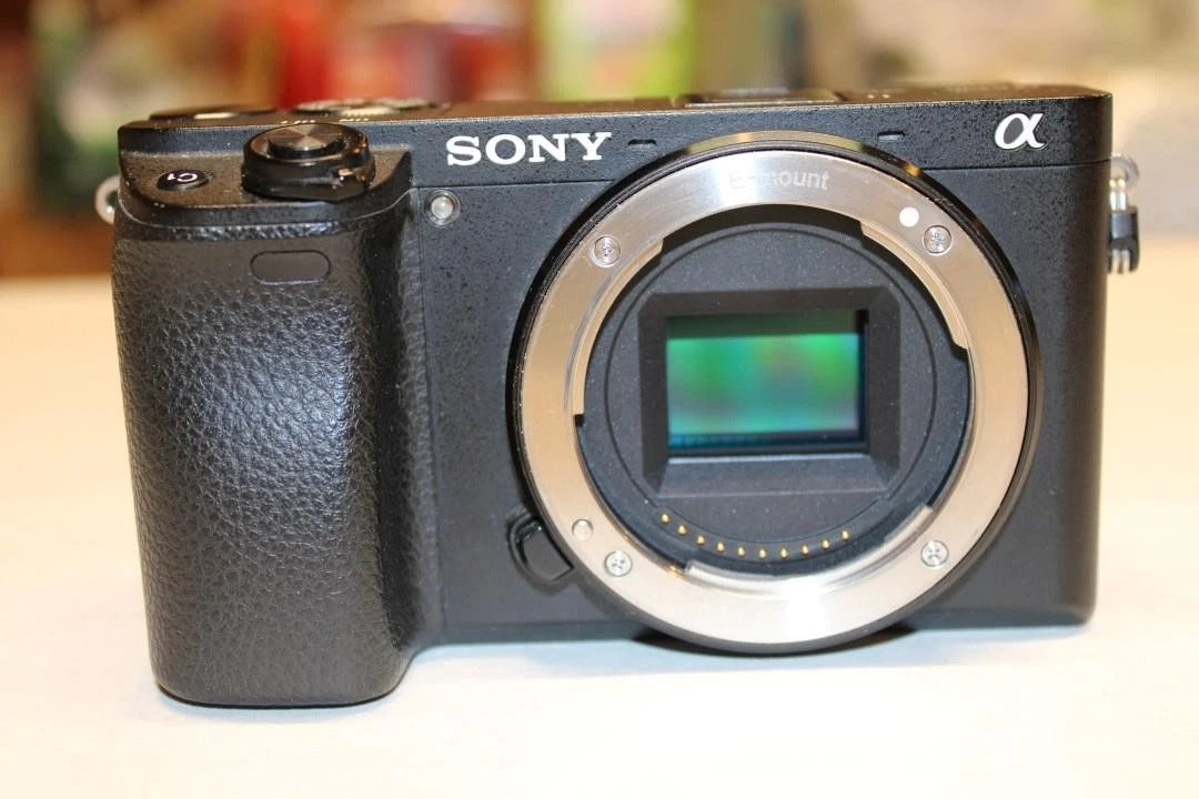 Sony Alpha a6300 Mirrorless Digital Camera w/ E PZ 16-50mm Zoom Lens 4 Batteries