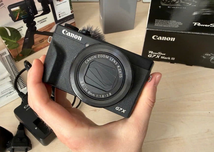 Canon powershot G7X Mark III + creator combo + microphone