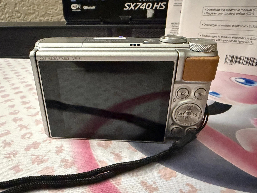 Canon PowerShot SX740 HS 20.3MP Silver Digital Camera Optical Zoom 40x