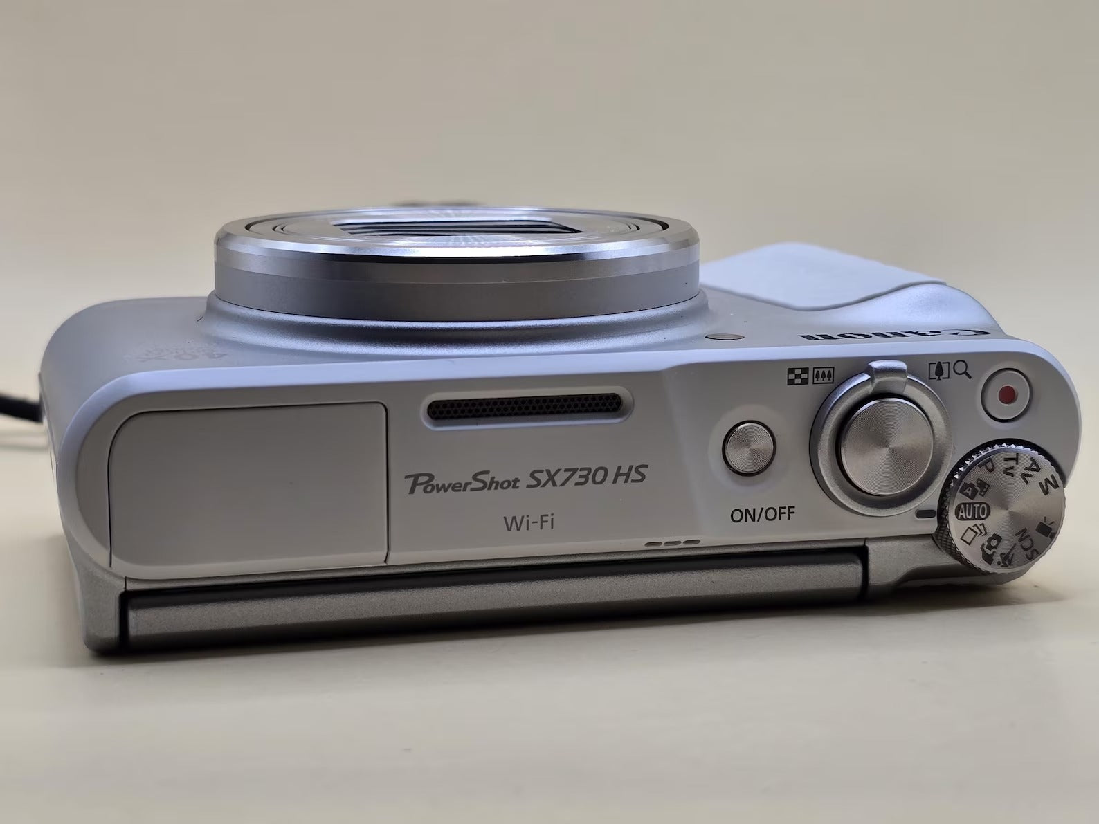 Canon PowerShot SX730 HS with 20.3 MP flip-out screen, 40x optical zoom