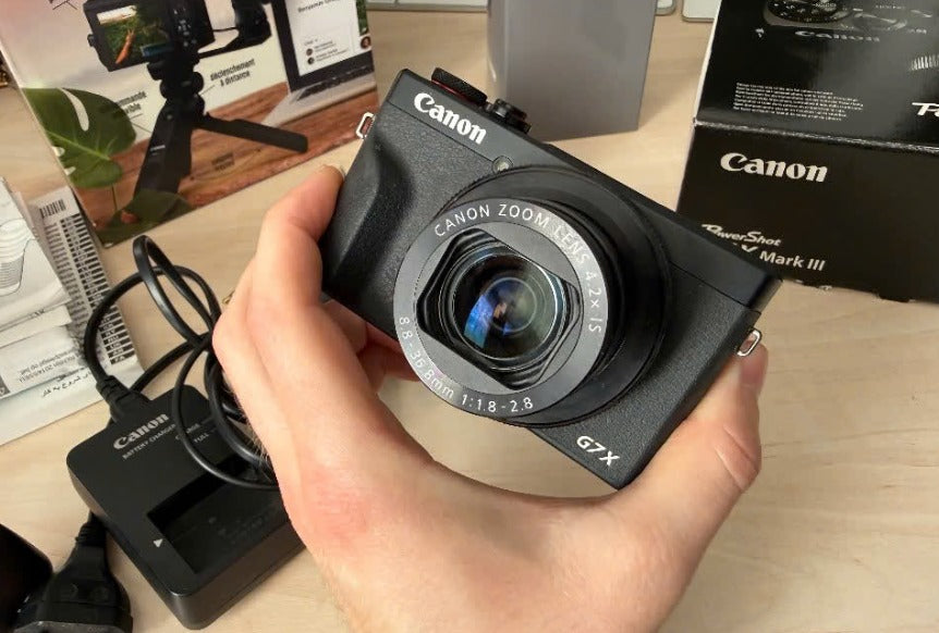 Canon powershot G7X Mark III + creator combo + microphone