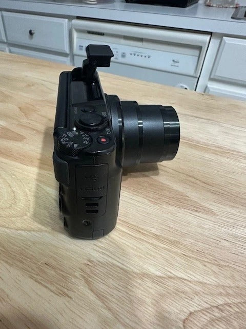 Canon PowerShot SX740 HS Black – Great Condition with Battery & Charger