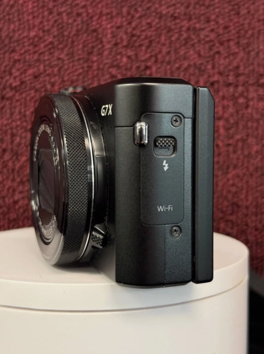 MINT CONDITION Canon PowerShot G7X Mark II with Original Packaging & Case