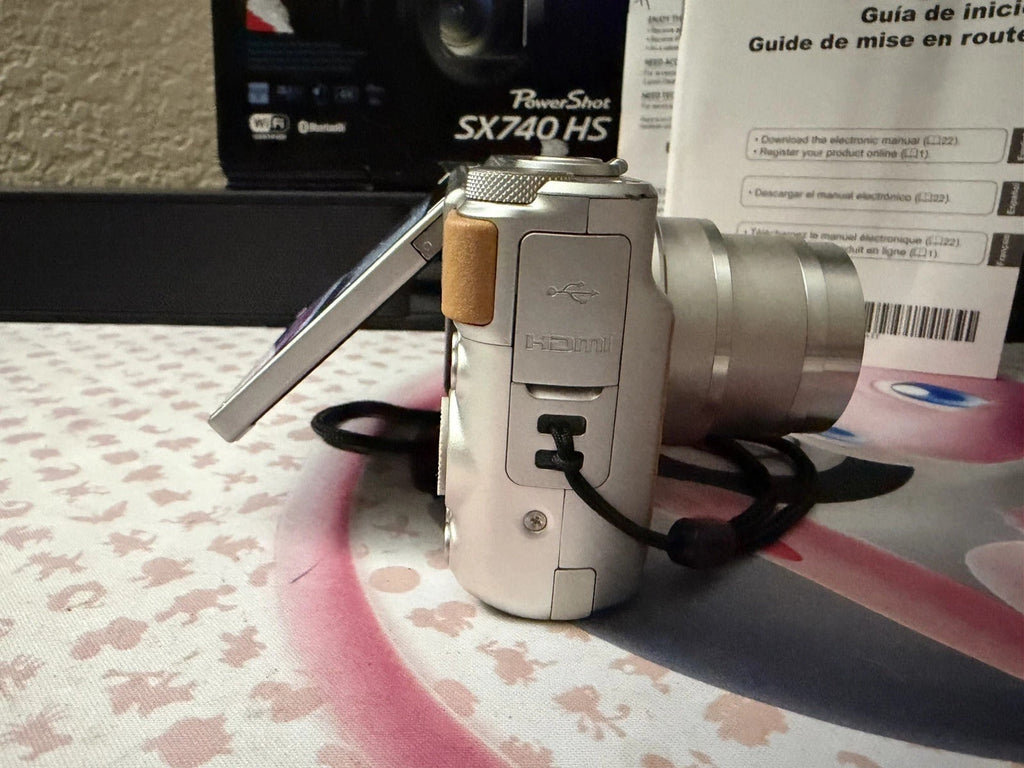 Canon PowerShot SX740 HS 20.3MP Silver Digital Camera Optical Zoom 40x