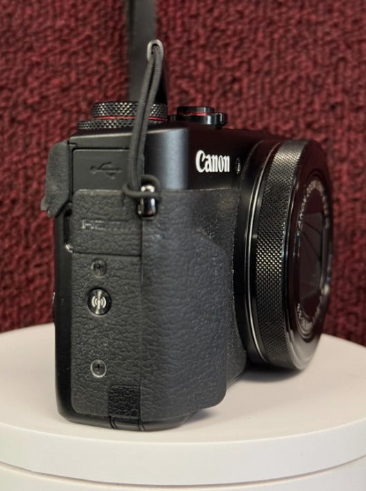 MINT CONDITION Canon PowerShot G7X Mark II with Original Packaging & Case